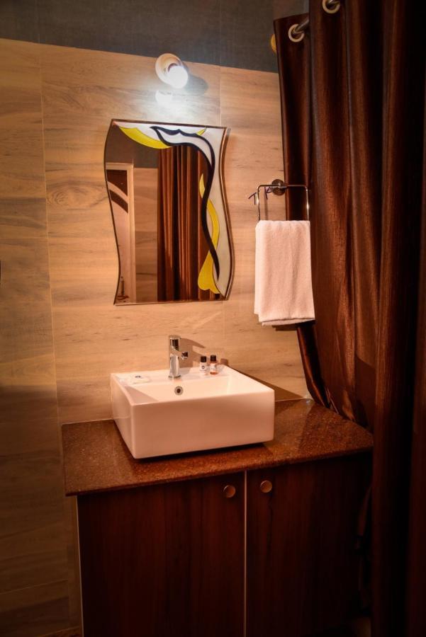 ศรีวรทา อินเตอร์เนชั่นแนล Hotel โกการ์นา ภายนอก รูปภาพ